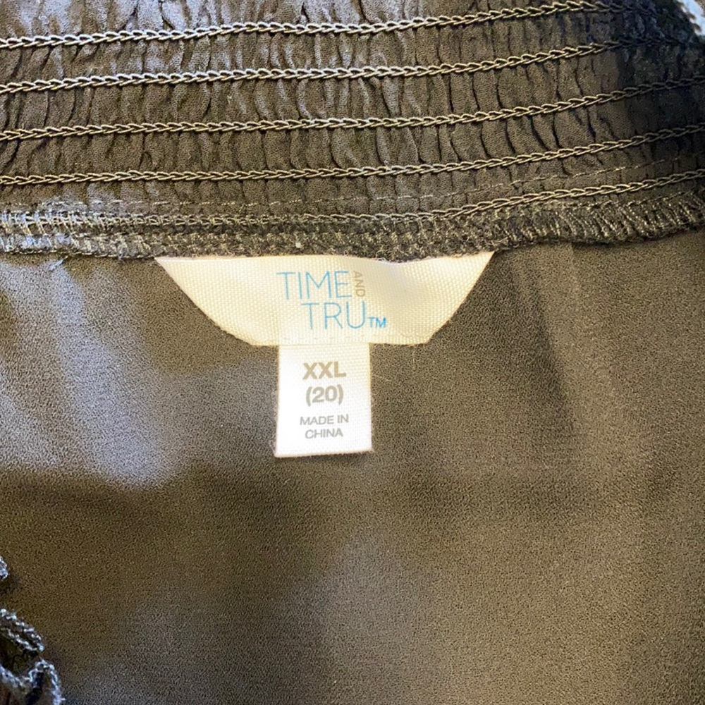 ADORABLE LITTLE BLACK DRESS! 🔥 - Picture 5 of 5